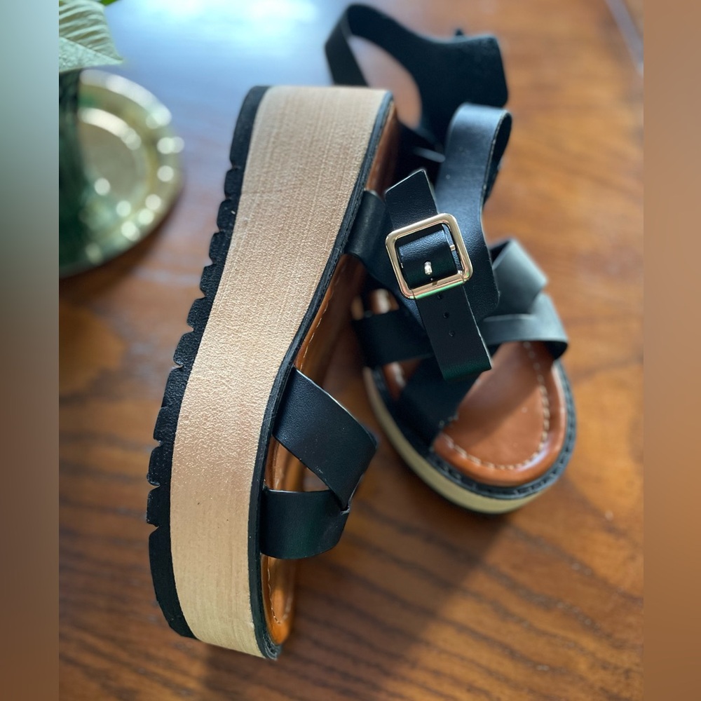 Chic Black Strappy Sandals - Picture 2 of 7